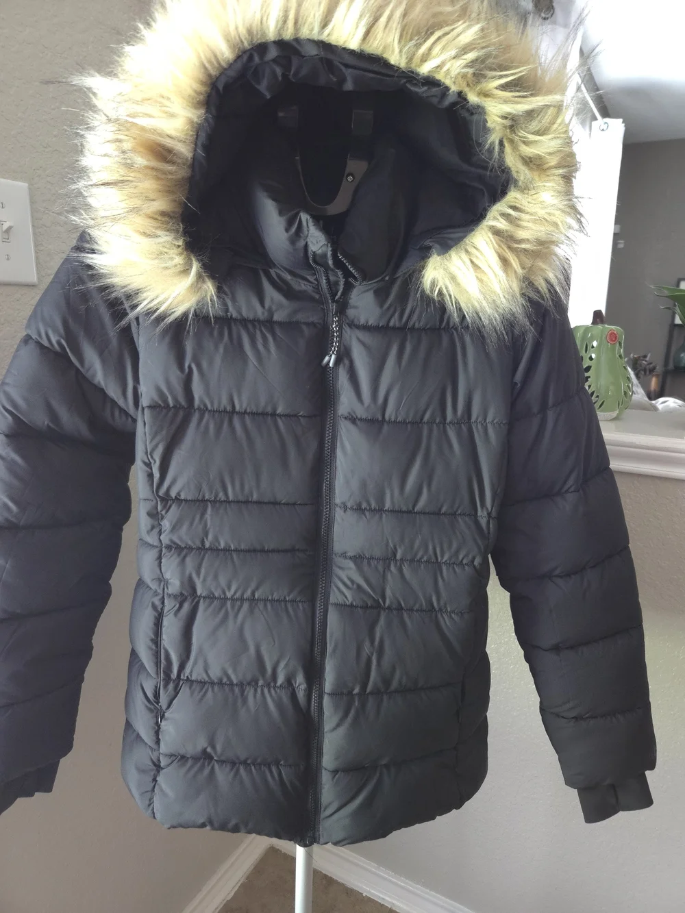 Women Pulse Black Puffer Jacket with Faux Fur Hood. Small